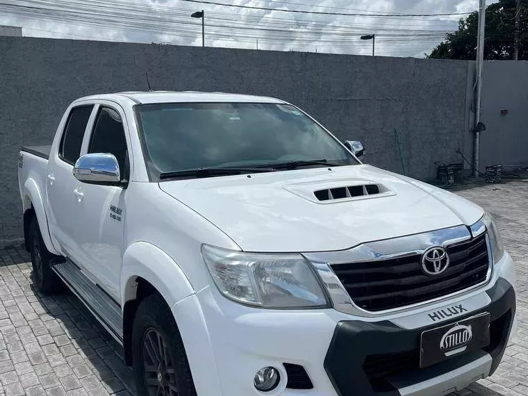 Toyota Hilux Branco 7