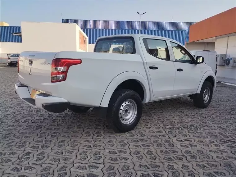 Mitsubishi L200 Triton Branco 4