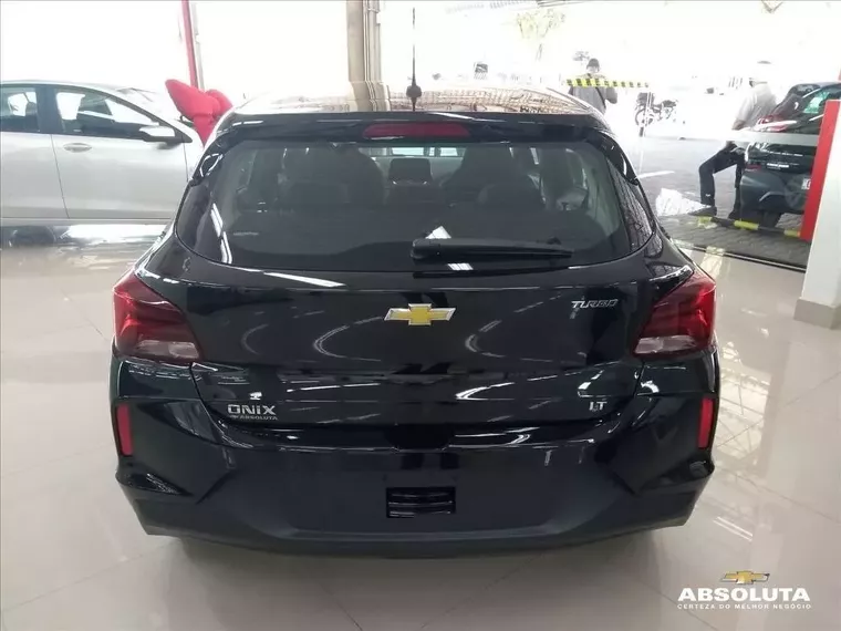 Chevrolet Onix Preto 3