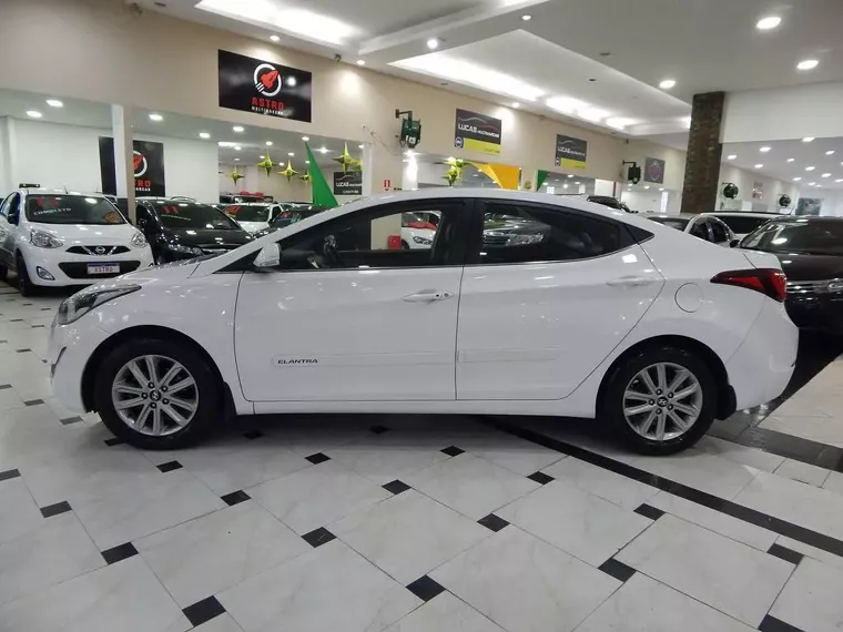 Hyundai Elantra Branco 12