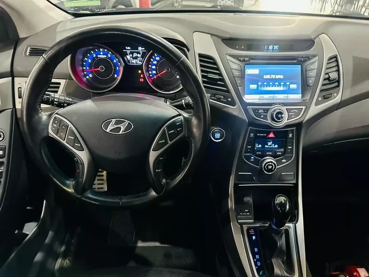 Hyundai Elantra Preto 7