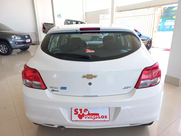 Chevrolet Onix Branco 5