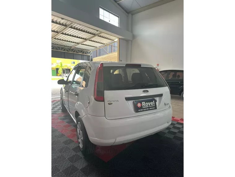 Ford Fiesta Branco 4