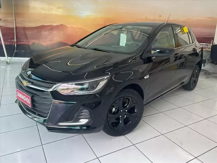 Chevrolet Onix Preto 4