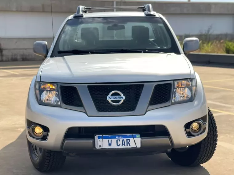 Nissan Frontier Prata 2