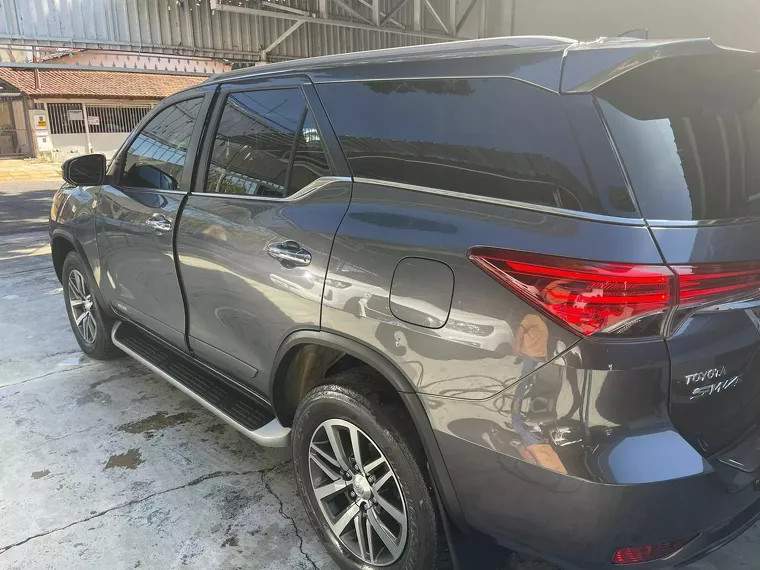 Toyota Hilux SW4 Cinza 3