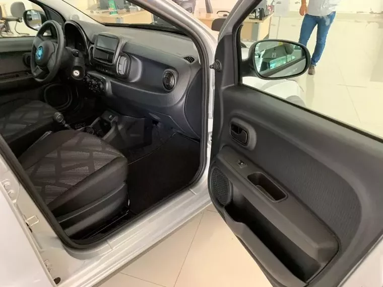 Fiat Mobi Prata 3