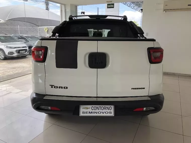 Fiat Toro Branco 3