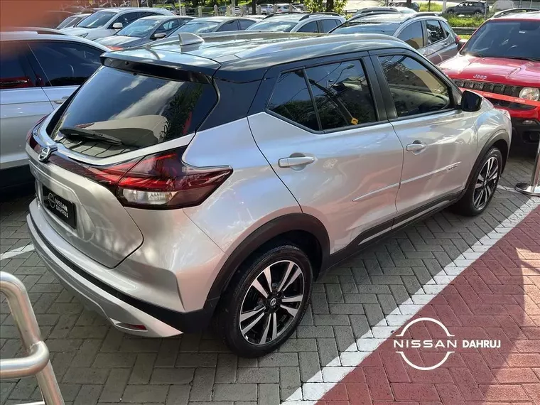 Nissan Kicks Prata 12