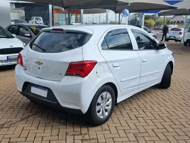 Chevrolet Onix Branco 1