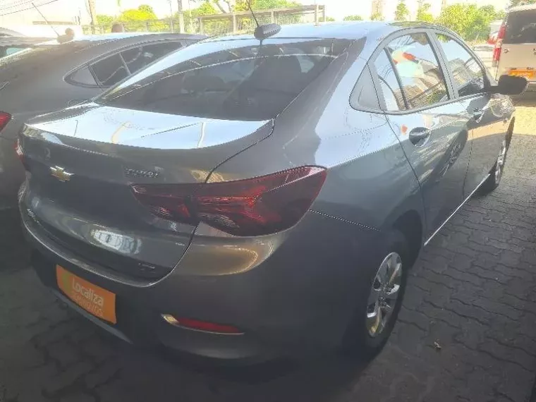 Chevrolet Onix Cinza 2