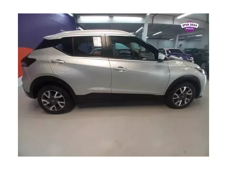 Nissan Kicks Prata 8