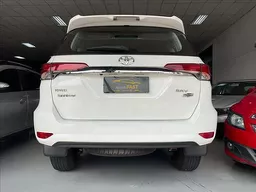 Toyota Hilux SW4