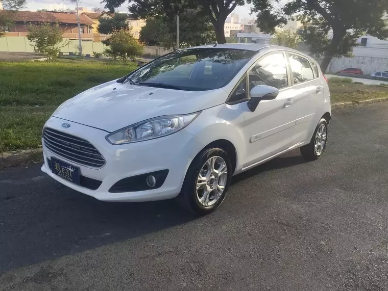 Ford Fiesta Branco 2