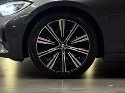 BMW 320i