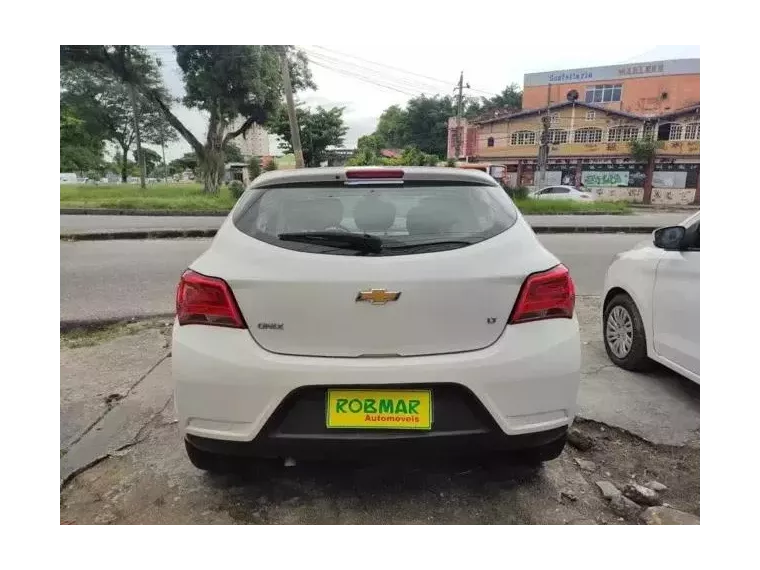 Chevrolet Onix Branco 5