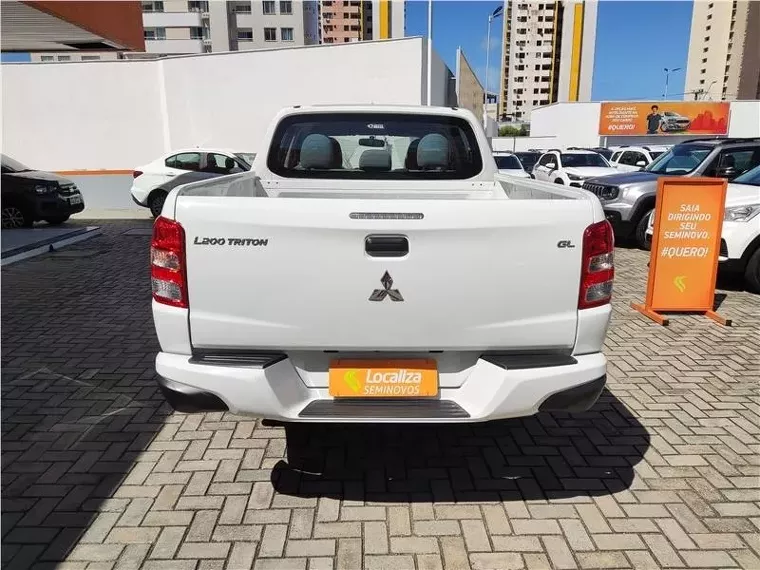 Mitsubishi L200 Triton Branco 2