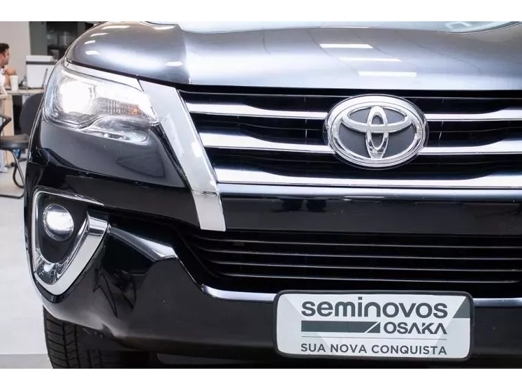 Toyota Hilux SW4 Preto 20