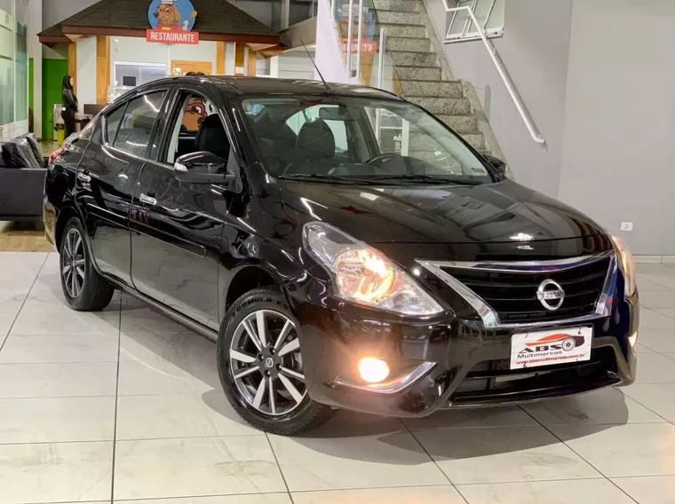 Nissan Versa Preto 12