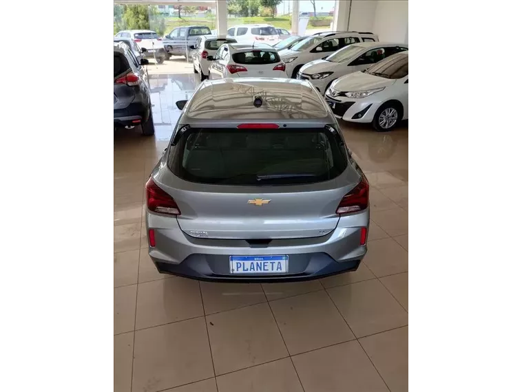 Chevrolet Onix Prata 10