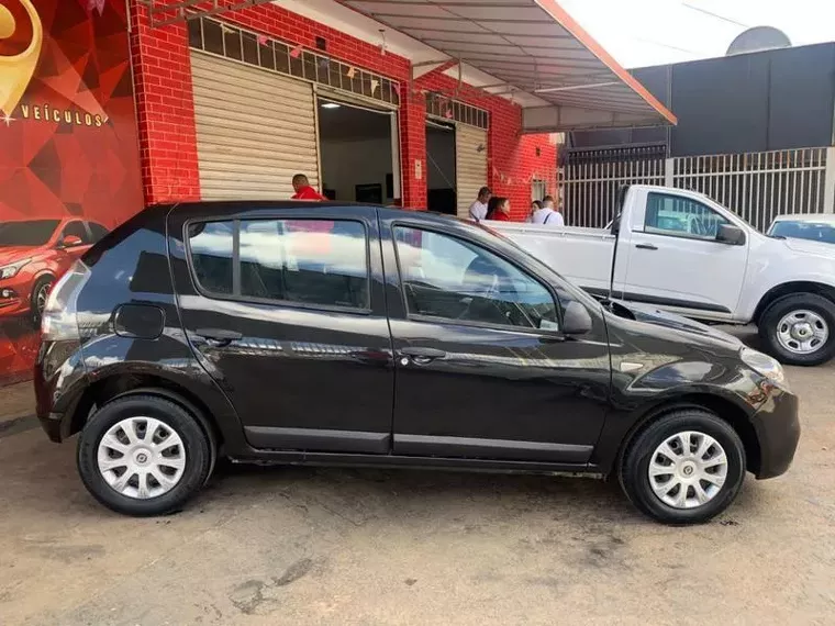 Renault Sandero Preto 16