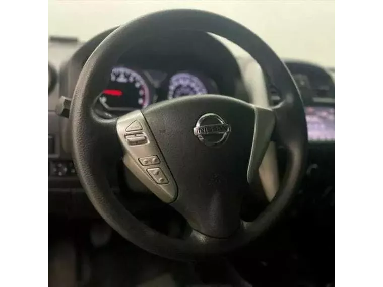 Nissan Versa Preto 9