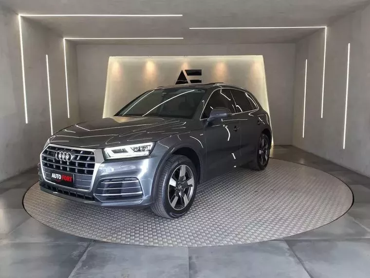 Audi Q5 Cinza 13