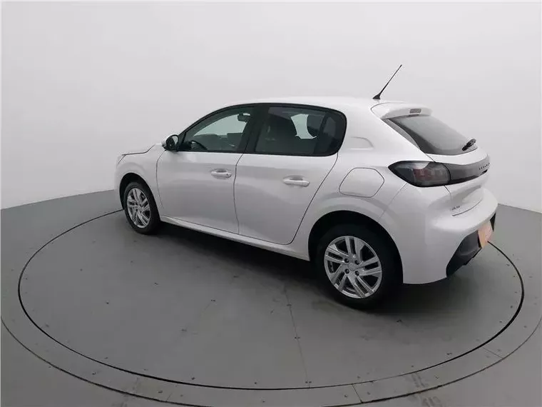 Peugeot 208 Branco 17