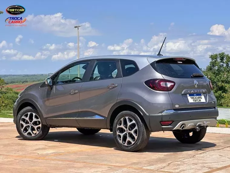 Renault Captur Cinza 14