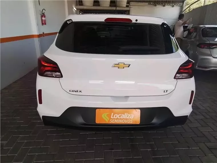 Chevrolet Onix Branco 5