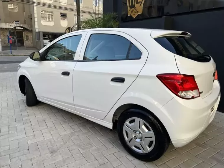 Chevrolet Onix Branco 5