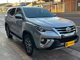 Toyota Hilux SW4