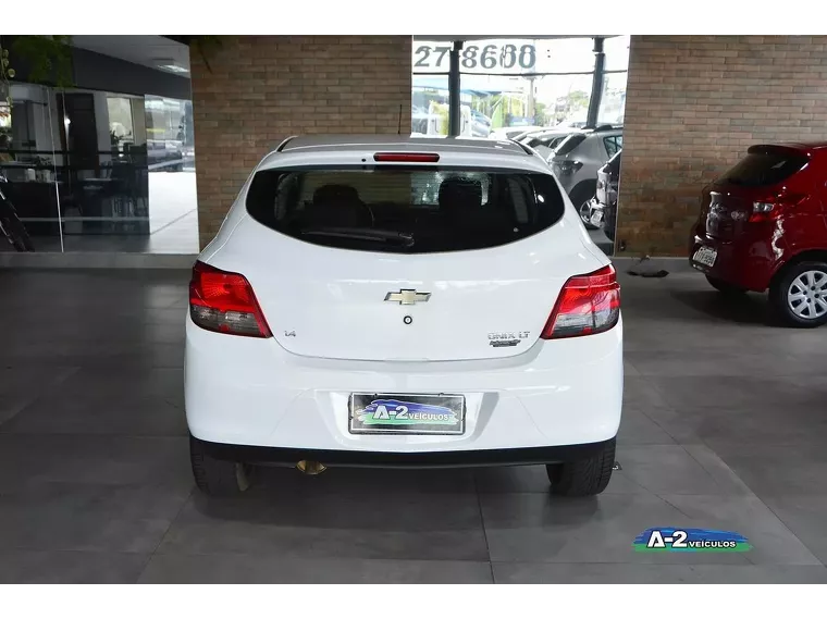 Chevrolet Onix Branco 8