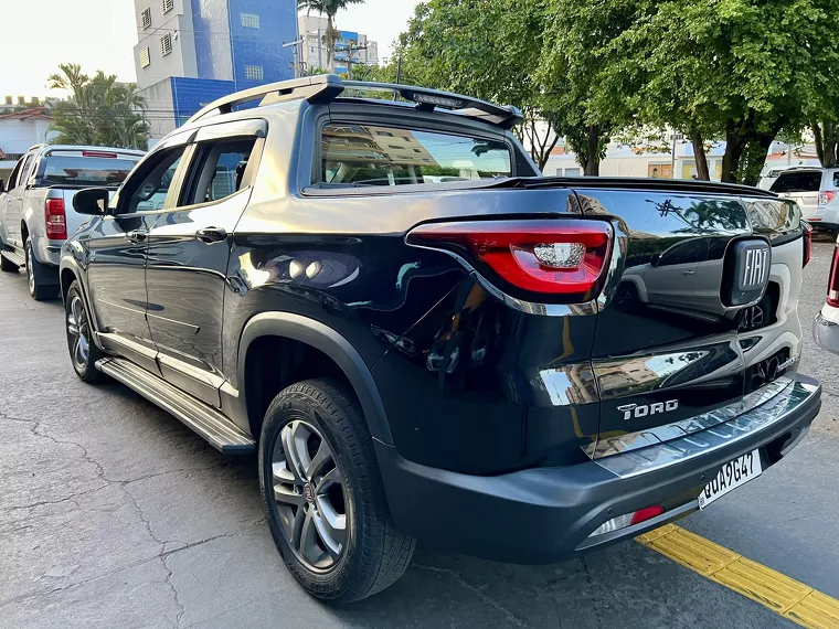 Fiat Toro Preto 10