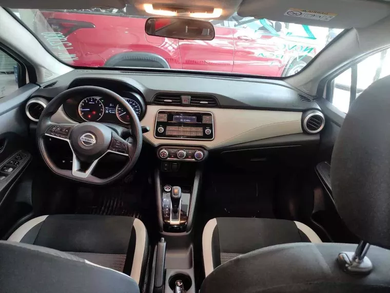 Nissan Versa Branco 10