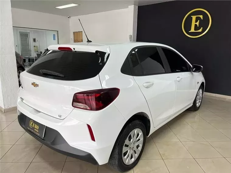 Chevrolet Onix Branco 3