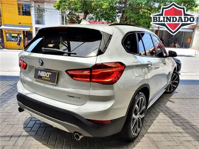 BMW X1 Branco 15