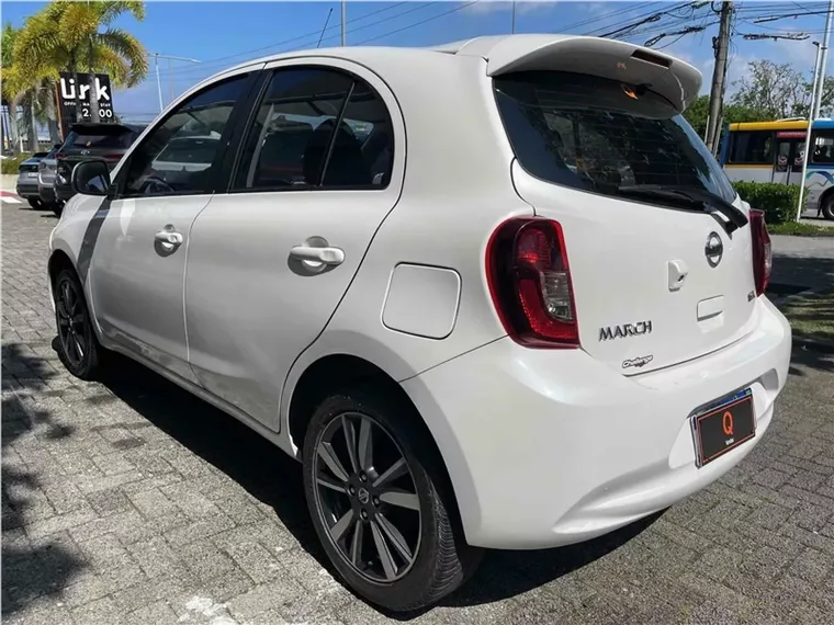 Nissan March Branco 12