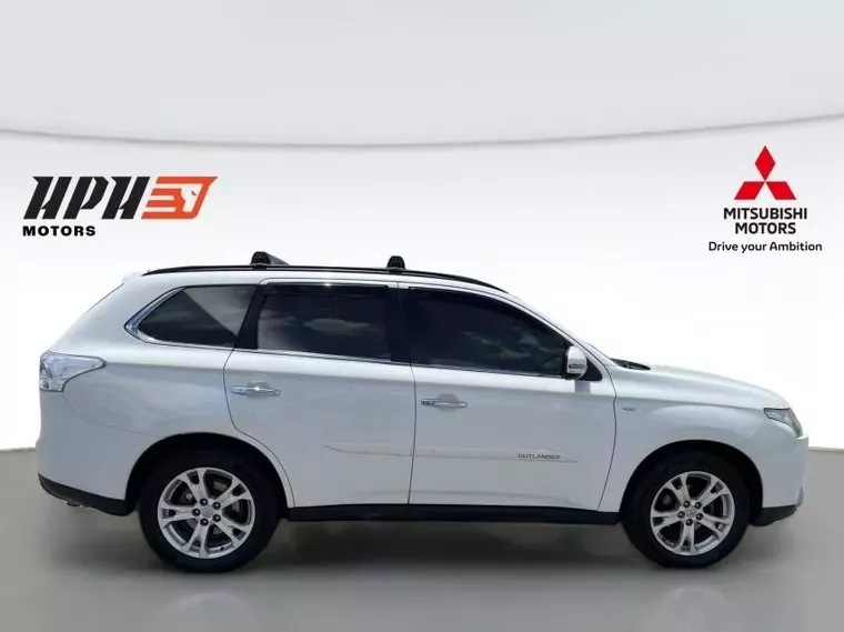 Mitsubishi Outlander Branco 15