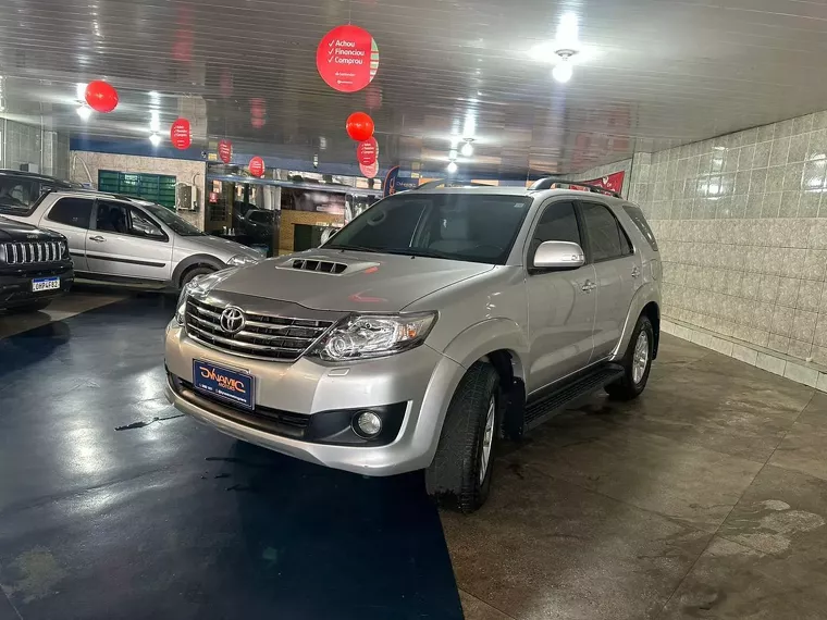 Toyota Hilux SW4 Prata 1