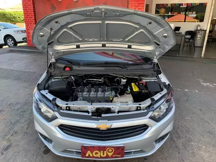 Chevrolet Onix Prata 2