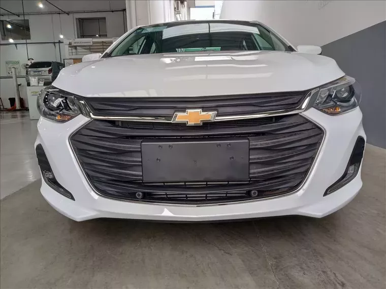 Chevrolet Onix Branco 8