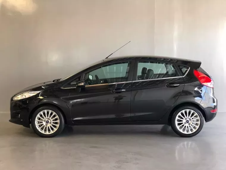 Ford Fiesta Preto 8