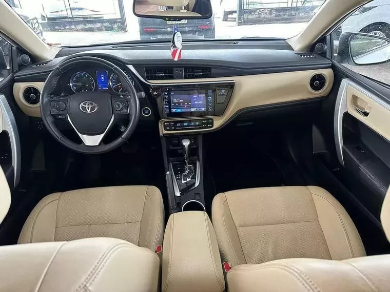 Toyota Corolla Branco 13