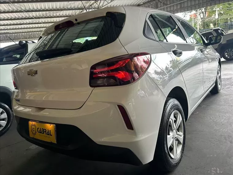 Chevrolet Onix Branco 5