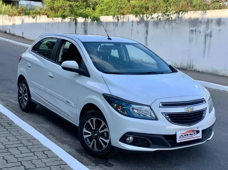 Chevrolet Onix Branco 5