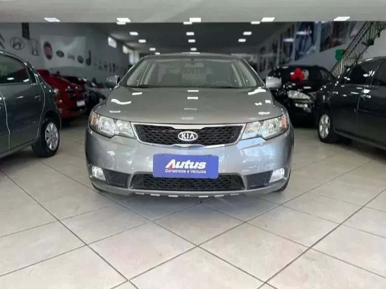 KIA Cerato Cinza 1