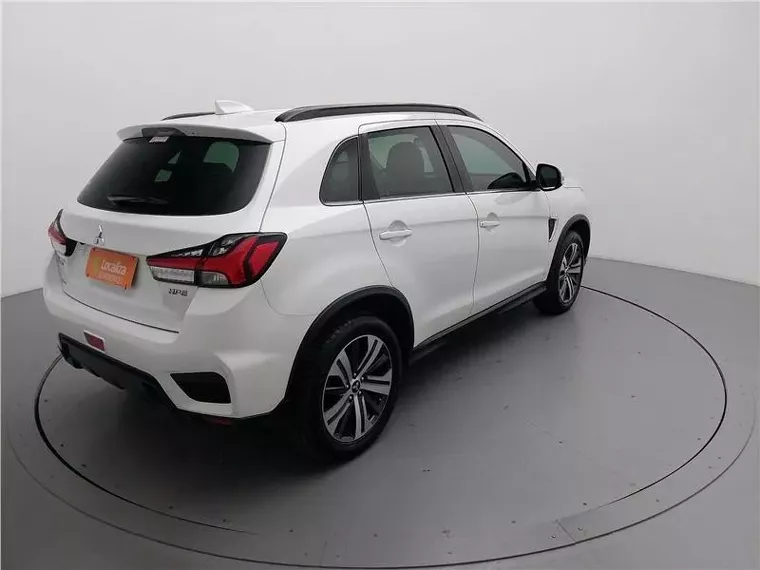 Mitsubishi Outlander Branco 2