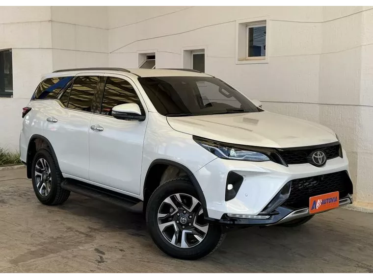 Toyota Hilux Sw4 2.8 D-4D TURBO DIESEL SRX PLATINUM 4X4 AUTOMÁTICO 2024