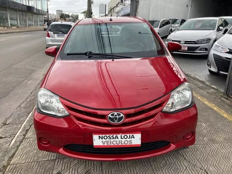 Toyota Etios Vermelho 1